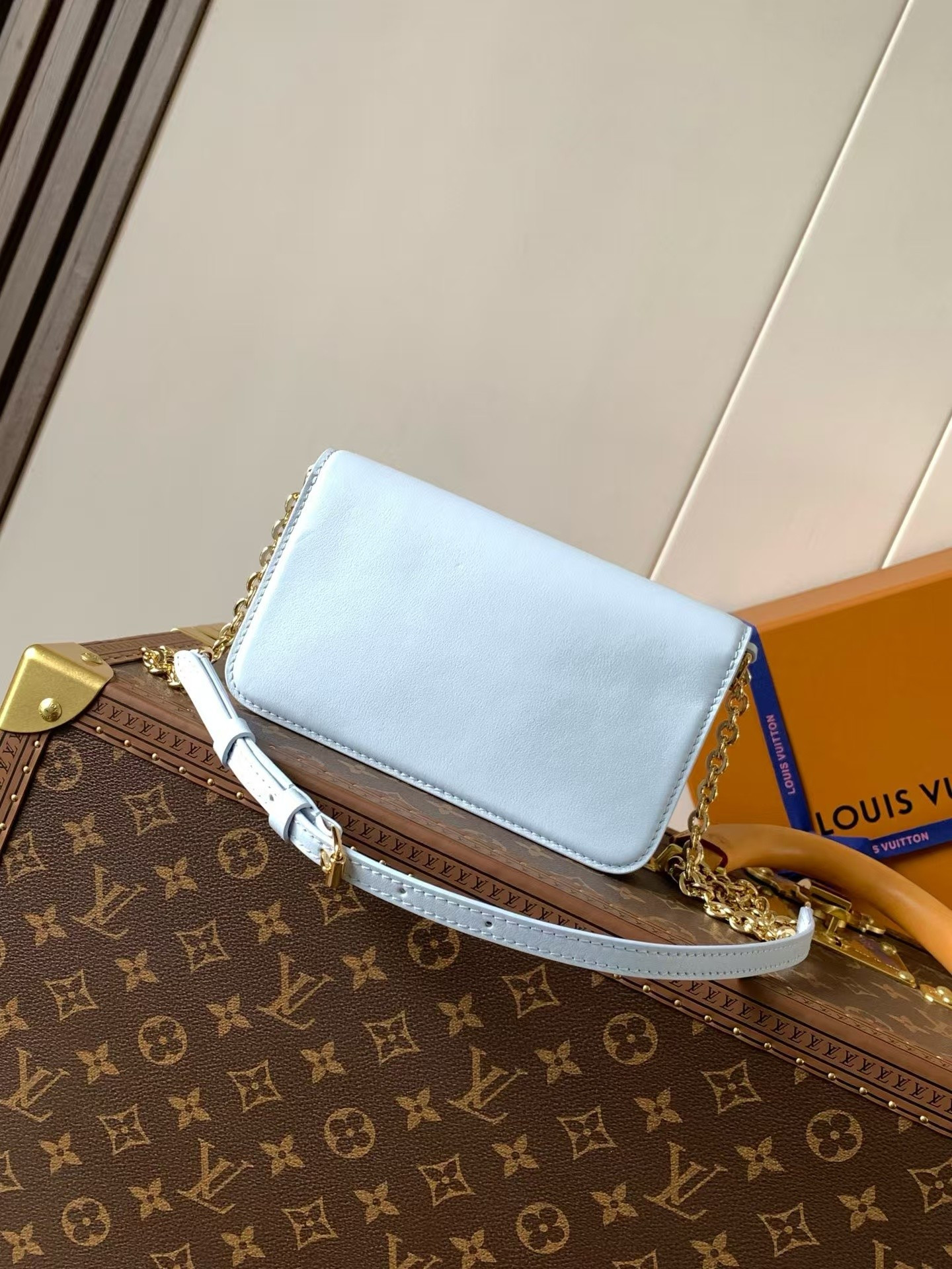 LV Wallet On Chain LV Bloom M14547 20x11.5x4cm