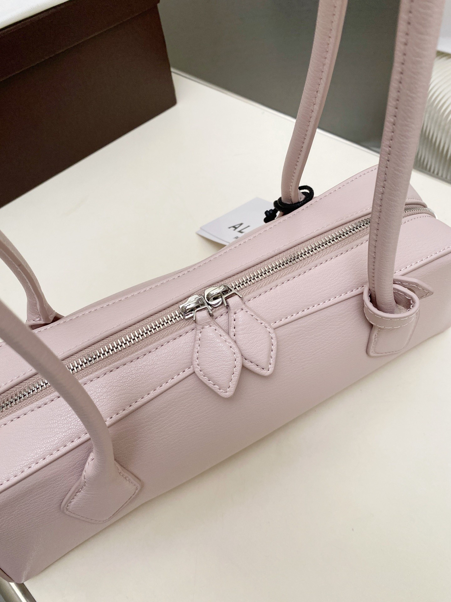 ALAÏA LE TECKEL MEDIUM BAG 33x11x10cm