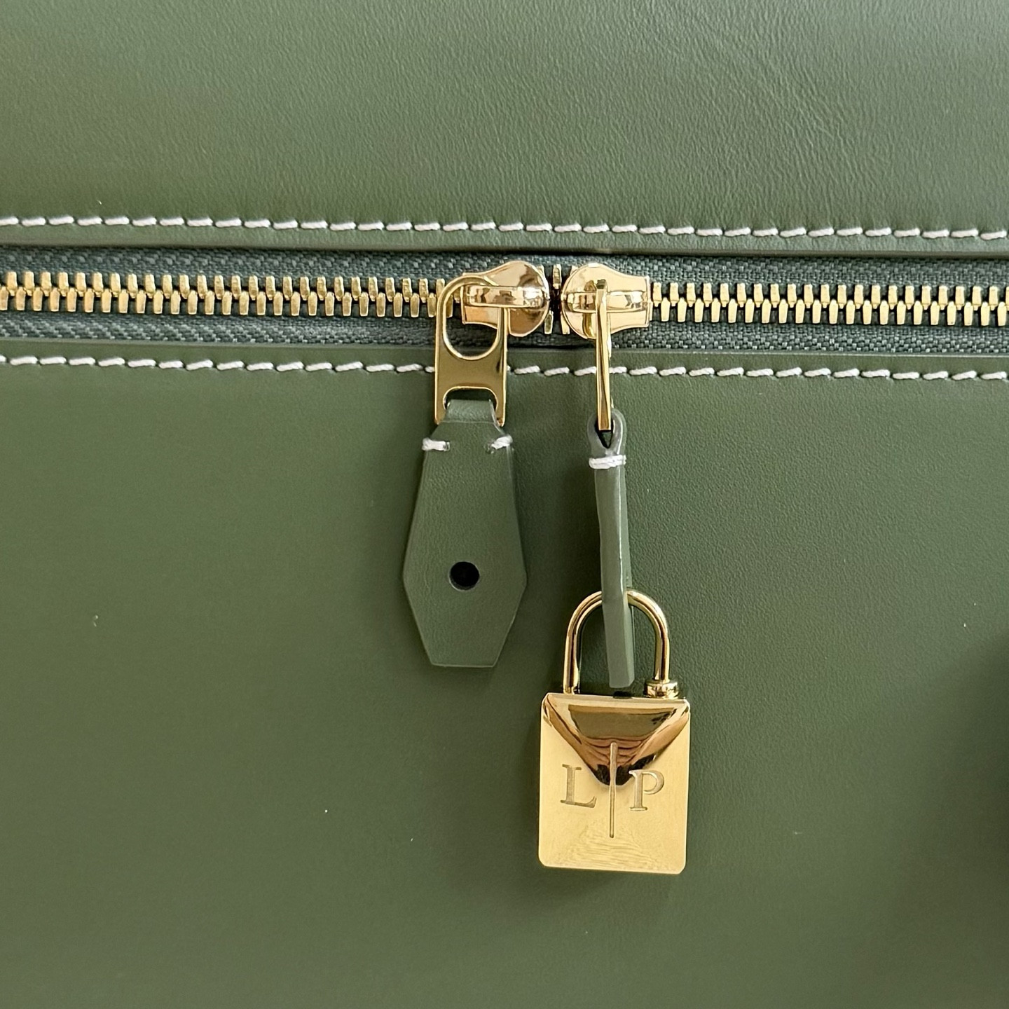 L**o p*ana extra pocket l27 calfskin 16x27x10cm