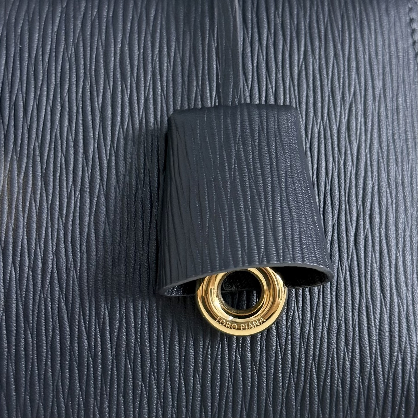 L**o p*ana extra pocket l27 calfskin 16x27x10cm