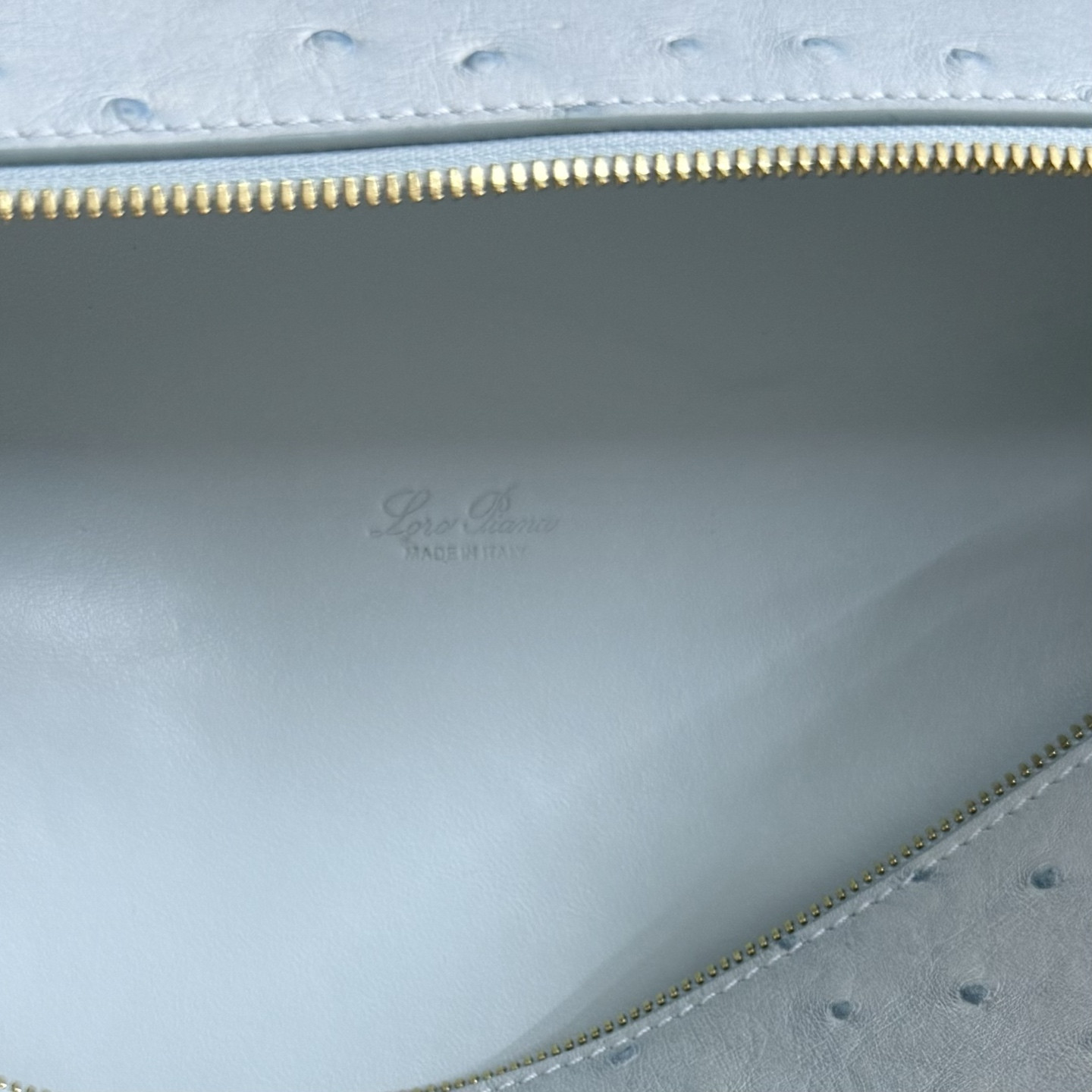 L**o p*ana extra pocket l27 ostrich-grained leather 16x27x10cm